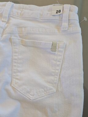 White Skinny Women’s Jeans with Clean Back Pocket